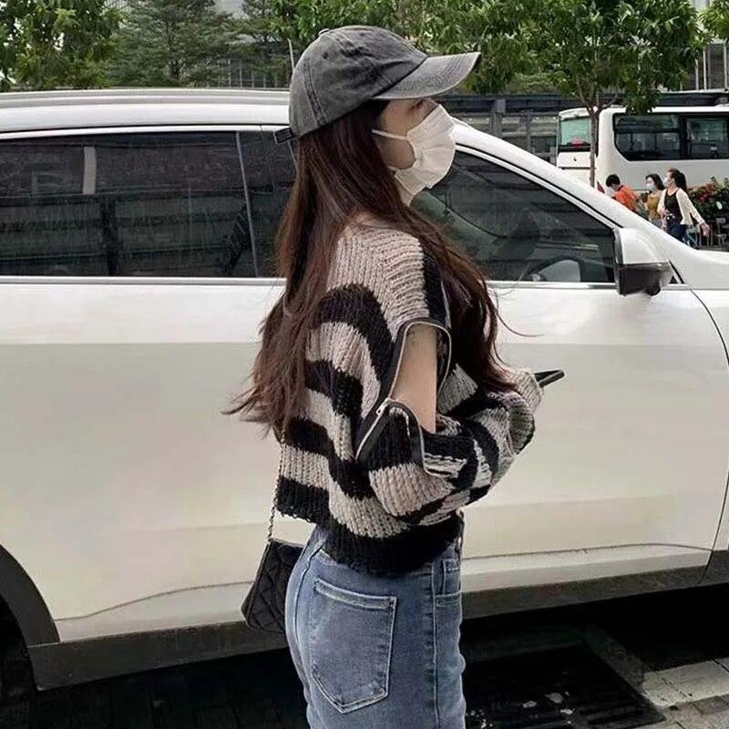 Dámský krátký trhaný svetr s odhalenými rameny na zip, volný úplet s pruhy, kulatý výstřih, dlouhý rukáv, tenký pulovr v gotickém stylu