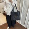 Trendy Vintage džínové tašky přes rameno pro ženy Ležérní dámská kabelka s velkou kapacitou Jednoduchý design se stehy Univerzální dívčí taška
