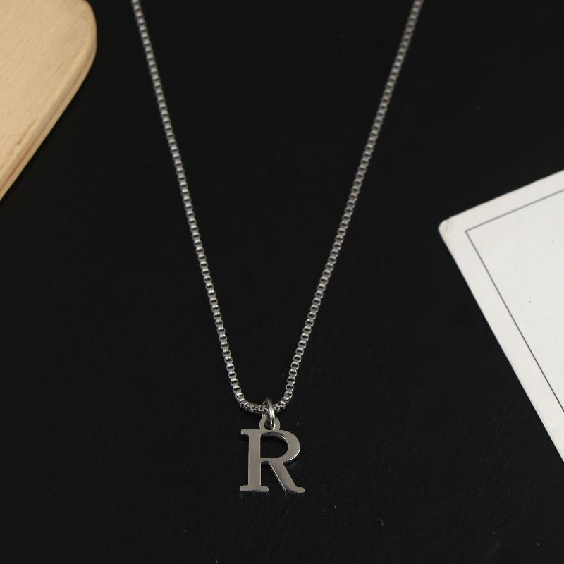 Naszyjniki z wisiorkami z literami A-Z Stal nierdzewna Prosty naszyjnik Stylowy Dla Kobiet Mężczyzn Codzienna biżuteria Prezenty