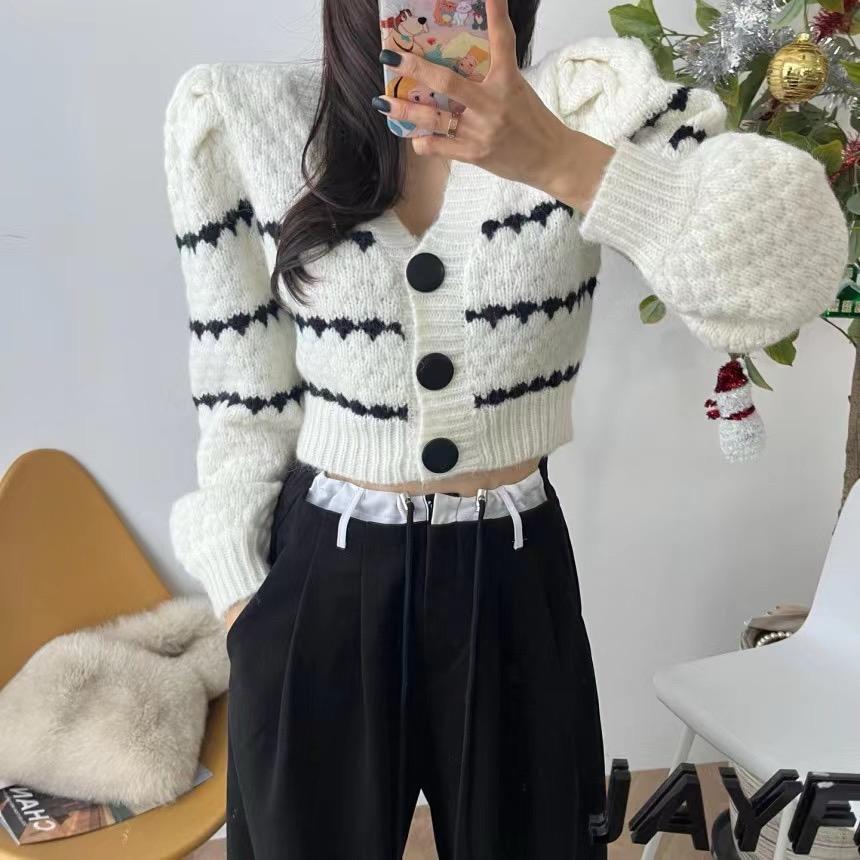 

Осень 2024 года, новая универсальная мода, корейская серия, однобортный вязаный кардиган с V-образным вырезом и рукавами-фонариками, контрастного цвета, женский... L слоновая кость