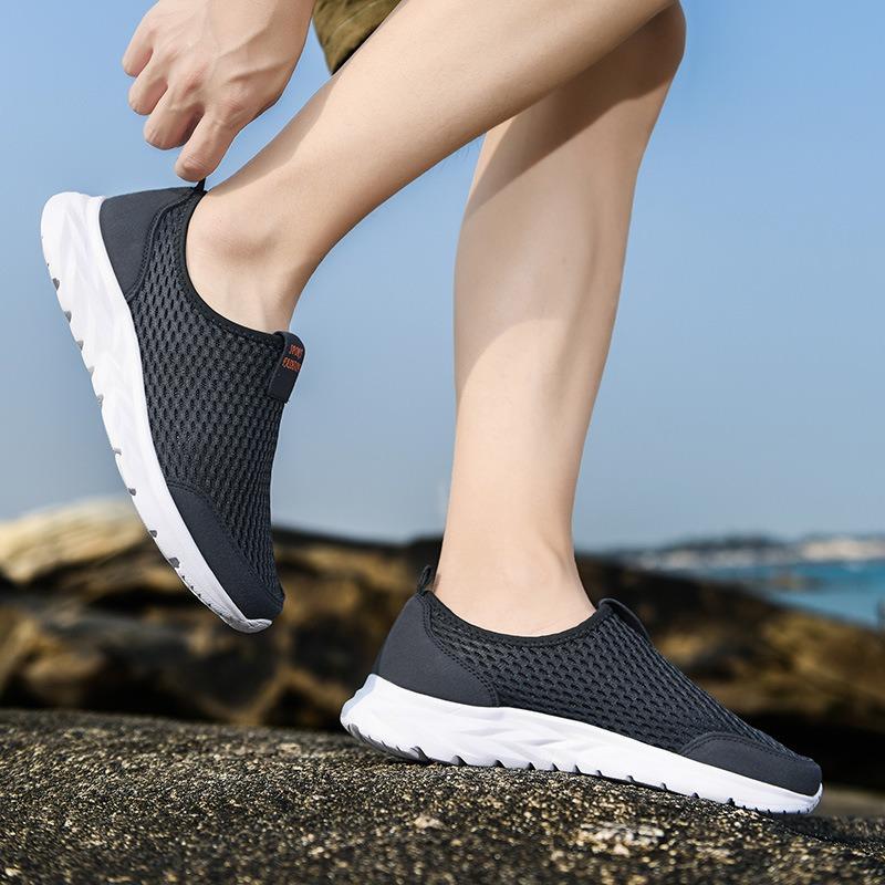 Breathable Mesh Slip-on Sneakers Lightweight Non-slip Walking Shoes for Casual Outdoor Activities