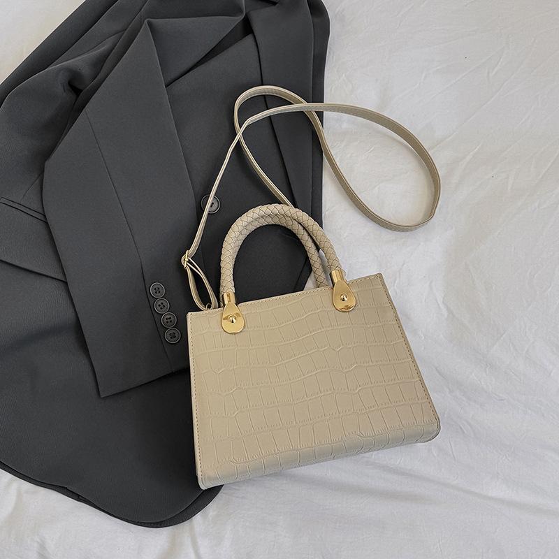 Small Square Bag Solid Color Simple Messenger Personality 2025 Popular New Fashion Casual Beautiful Small Bag Niche Design Bag