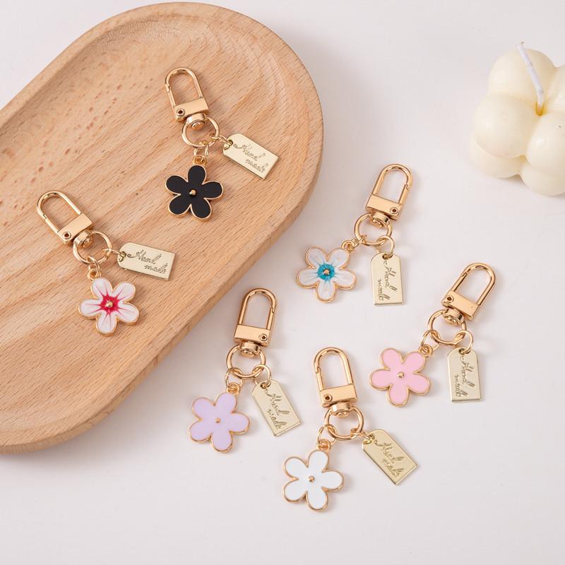 Cute Sweet Multicolour Five Leaves Flower Key Chains for Women Personality Backpack Protective Cover Pendant Keyring Friend Gift