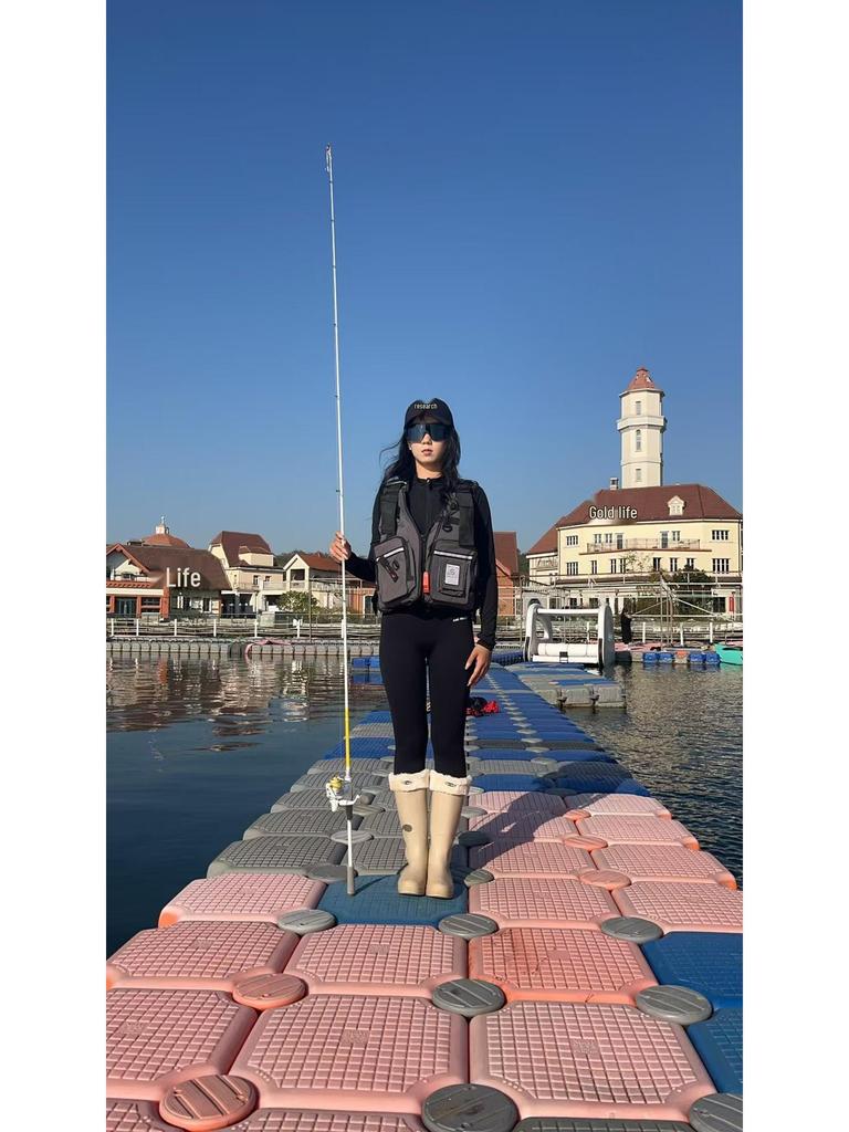 Multifunctional High-Buoyancy Fishing Vest with Customizable Logo for Rock and Sea Fishing