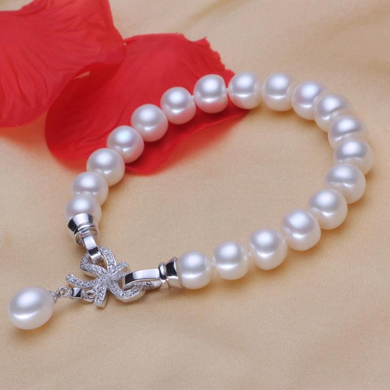 Elegant Pearl Bow Bracelet: Fashionable and Versatile Jewelry Gift for Girlfriend this Christmas