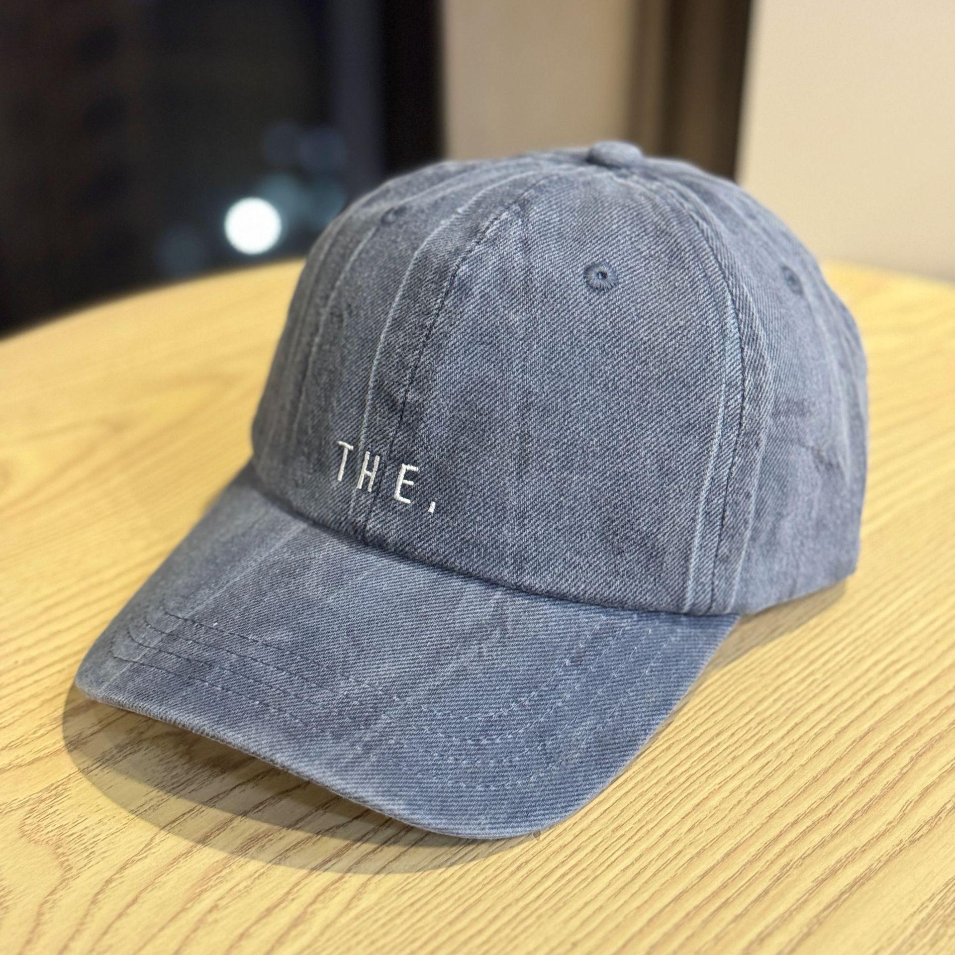

New American retro embroidered letter baseball cap for women, spring/summer wide-brimmed, face-slimming, sun-shading, versatile and stylish Adult54-60Adjustable темно-синього кольору