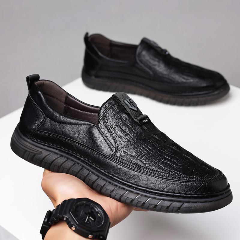 Fashion High Quality Mens Loafers Two Layer Leather Lightweight Slip on Comfy Versatile Men Casual Shoes Breathable Men Driving Footwear