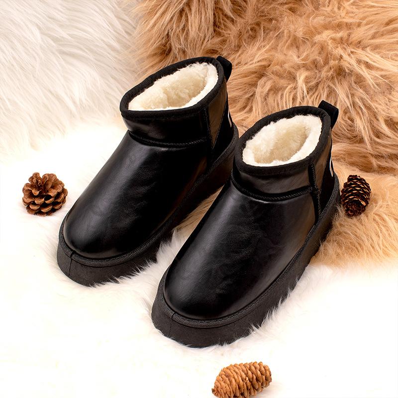 Snow boots women's new winter short cotton boots piled and thickened waterproof leather cotton shoes to keep warm