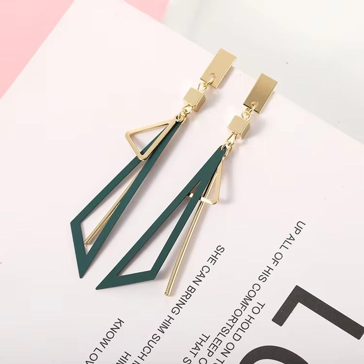 Chic Triangle Dangle Earrings for Women Hollow Geometric Statement Wraped Twisted Hanging Earrings Party Ear Decoration