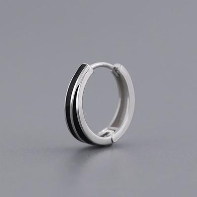 Boucles d'oreilles exquises en argent sterling 925 avec ligne noire