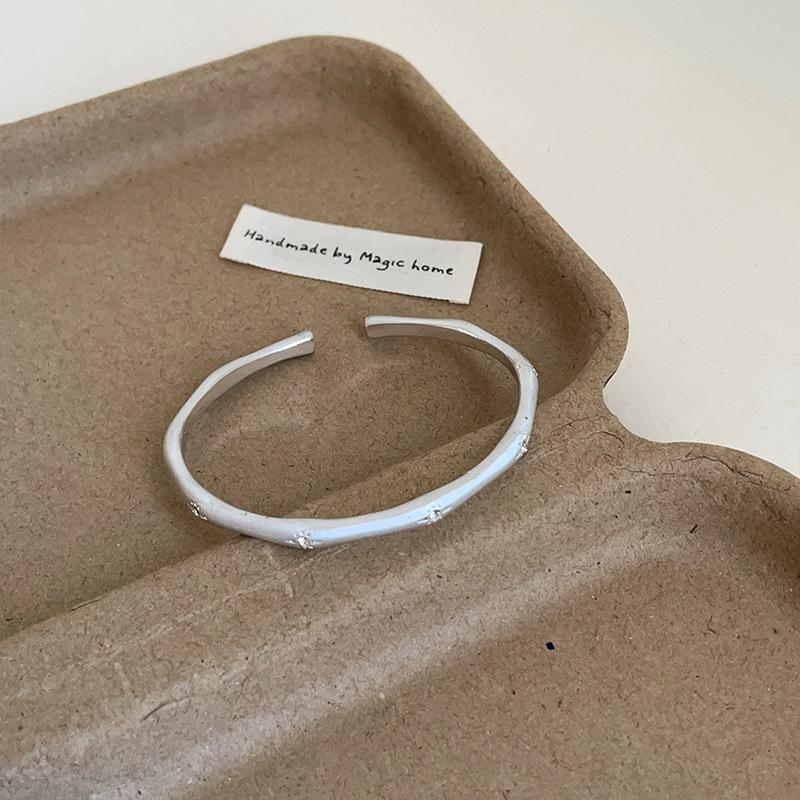 

Средневековый матовый металлический браслет с цирконием и звездой, женский, индивидуальный, изысканный, элегантный, модный, универсальный браслет, ювелирное изделие