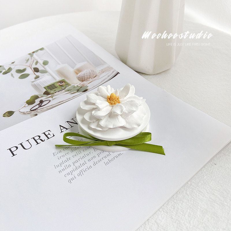 

Xiaoqing Xinyang Peony Fire-Free Goddess Fragrant Stone Car White Peony Ornaments