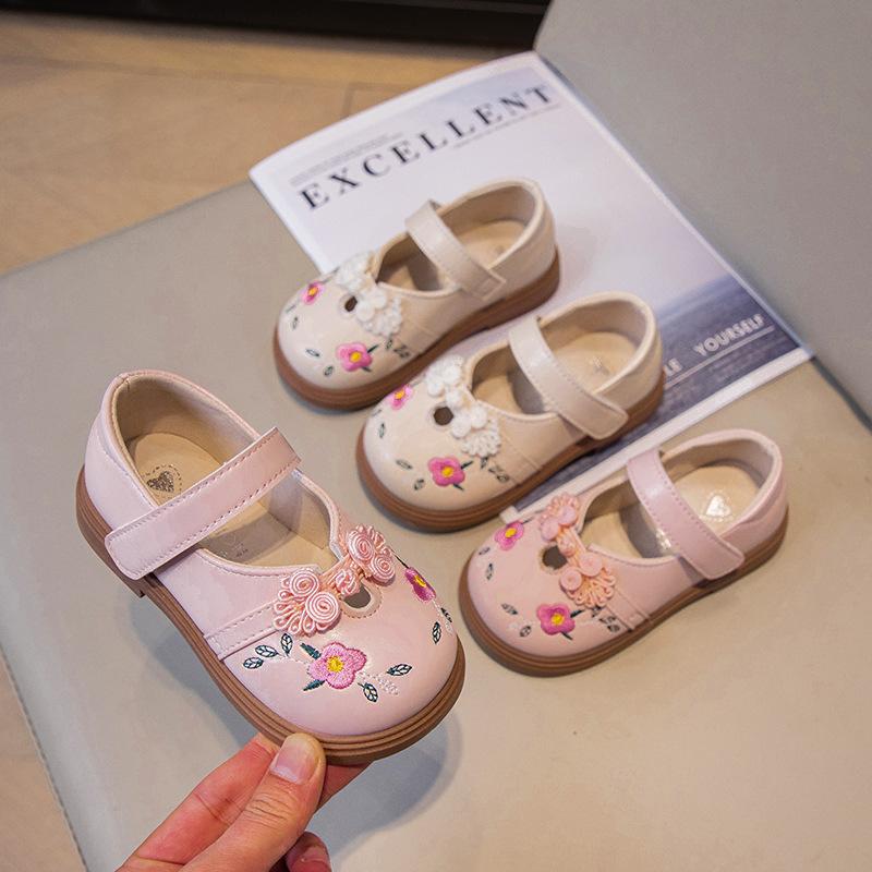 Wiosenne nowe dziecięce buty skórzane modne dziewczęce buty skórzane haftowane buty księżniczki buty dla dziewczynki na miękkiej podeszwie dziecięce buty pojedyncze