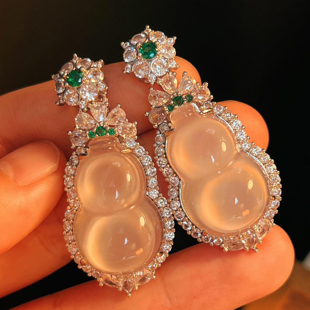 Jade White Ice Light Natural White Chalcedony Pendant Agate Pendant, Real Shot