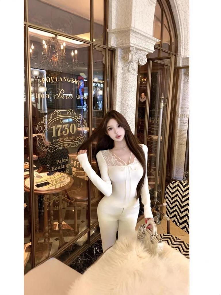 Pure Desire Lace Base Long Sleeve Slimming T-shirt