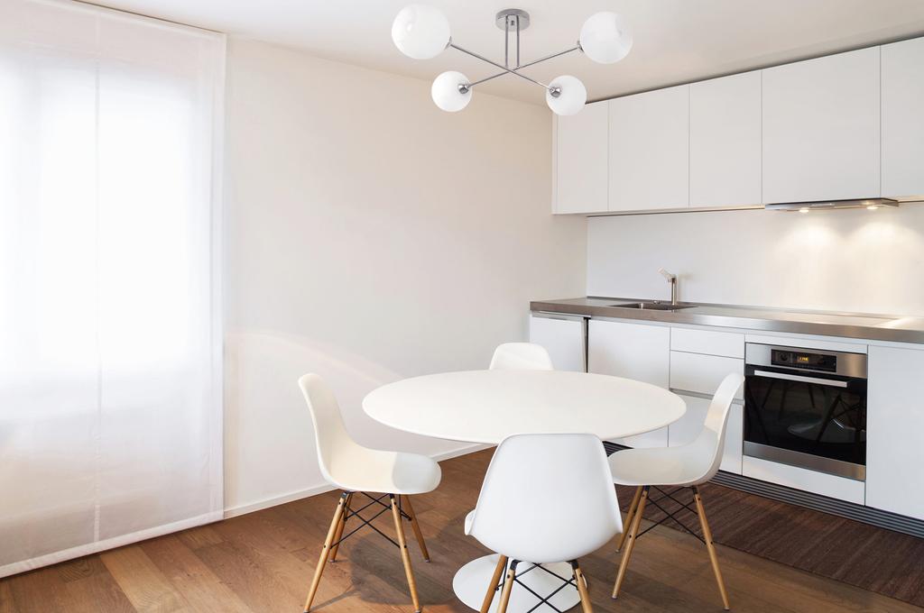 Asturia Ceiling Lamp Chrome 4-Flat White Lampshade E27