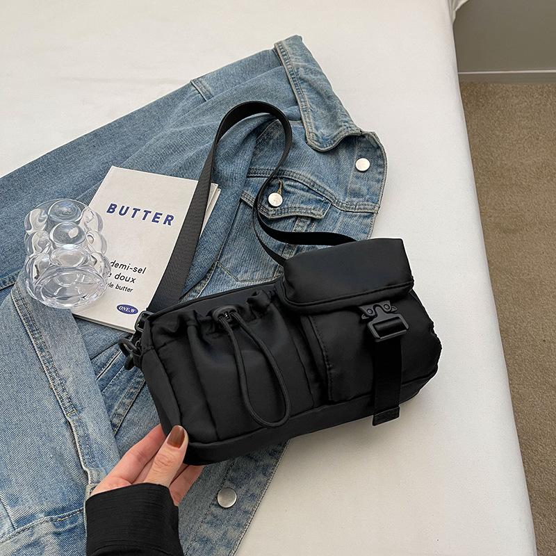 

Жіноча тканинна сумка Оксфорд 2024, нова осінь і зима, універсальна сумка високого класу, яка відчуває себе в іноземному стилі, невелика квадратна сумка через плече No specification