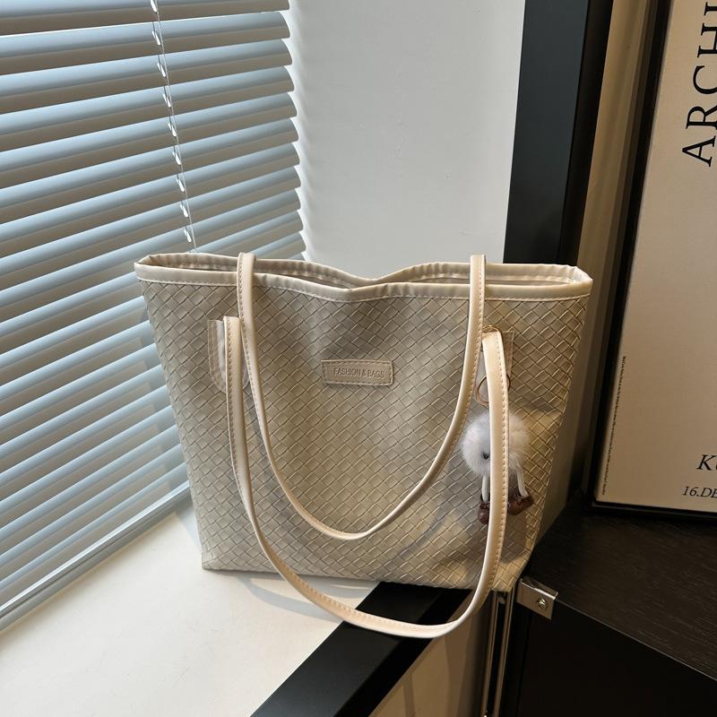 Fashionable High Quality Small Plaid Large Capacity Tote Bag for Women New Commuting Women's Bag One Shoulder Underarm Bag