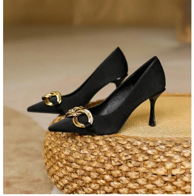 

2024 Женские Весенние Новые Туфли-лодочки на Тонком Высоком Каблуке с Острым Носком и Металлической Цепочкой в Европейском и Американском Стиле 40 чёрный