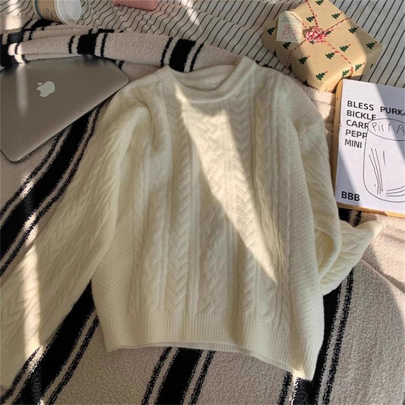 A Gentle Round-neck Braided Pullover Sweater for Women, A New Loose and Soft Knitted Top for Autumn and Winter