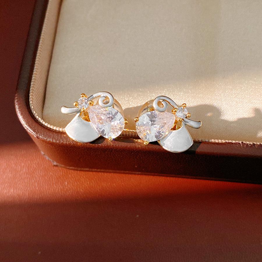 18K Gold Plated Water Drop Zircon Flower Ear Clip - Elegant, Versatile, Light Luxury Earrings