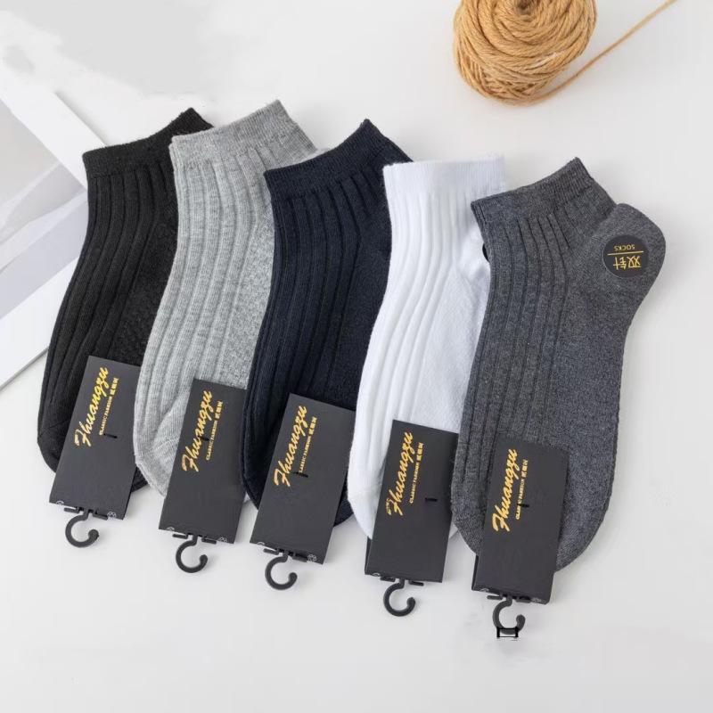 5 Pairs Men's Short Socks - Thin Style, Solid Color, Cotton Fabric, Sweat-absorbing and Breathable, Shallow Toe, Low Heel, No Heel Pull-off Feature.