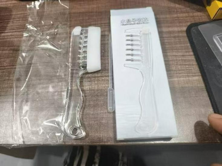 Scalp Care Liquid Applicator Comb - Transparent Liquid Guiding Artifact for Optimal Hair Treatment