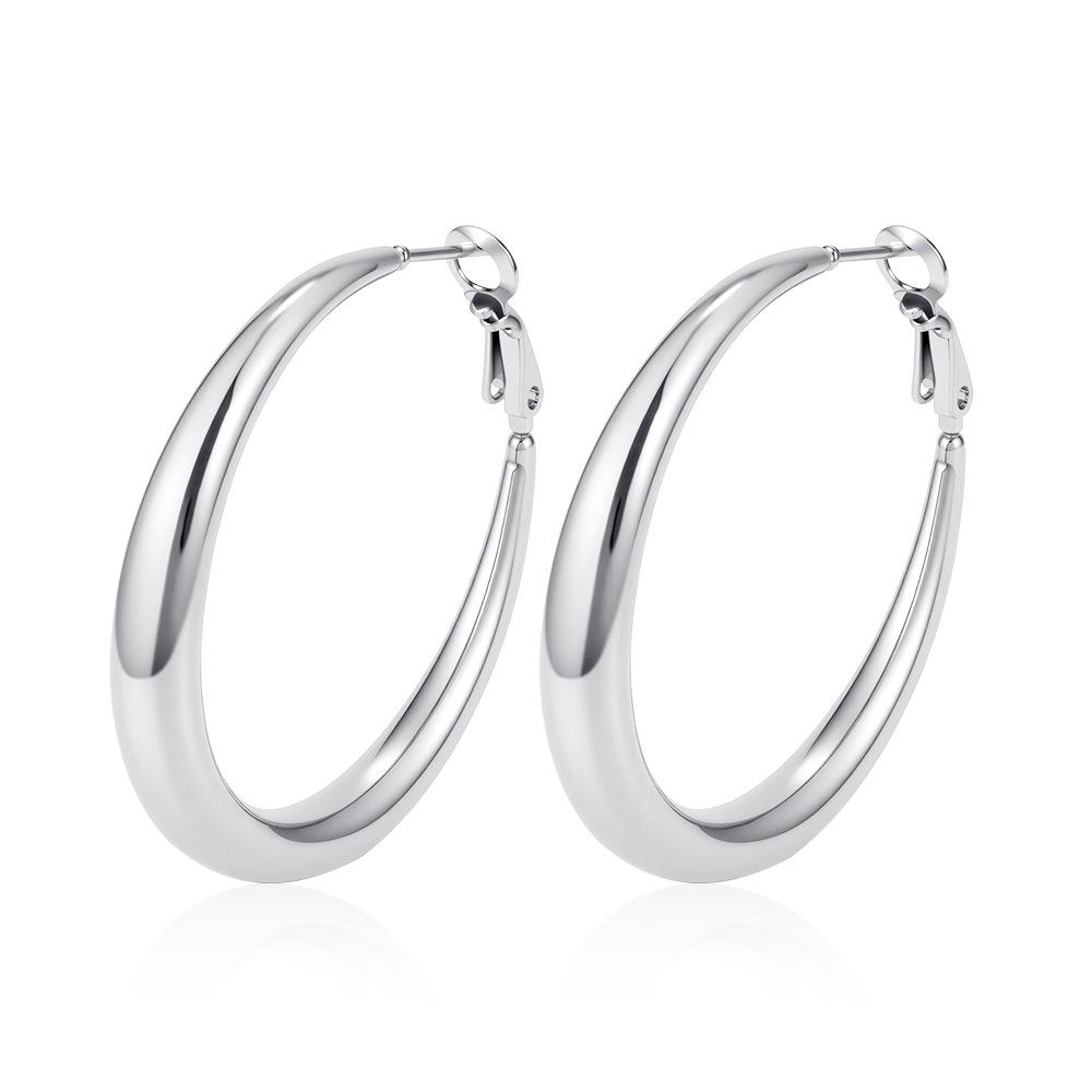 European & American Hollow Stainless Steel Earrings - Light Luxury High-End Ear Cuffs for Women, Versatile Slimming Style.