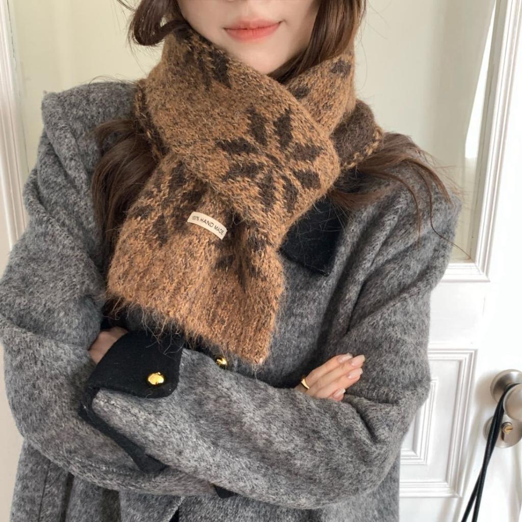 Fair Island Wind Snowflake Knitted Scarf Women's Autumn and Winter 16 New Retro Atmosphere Contrasting Color Warm Neck Scarf