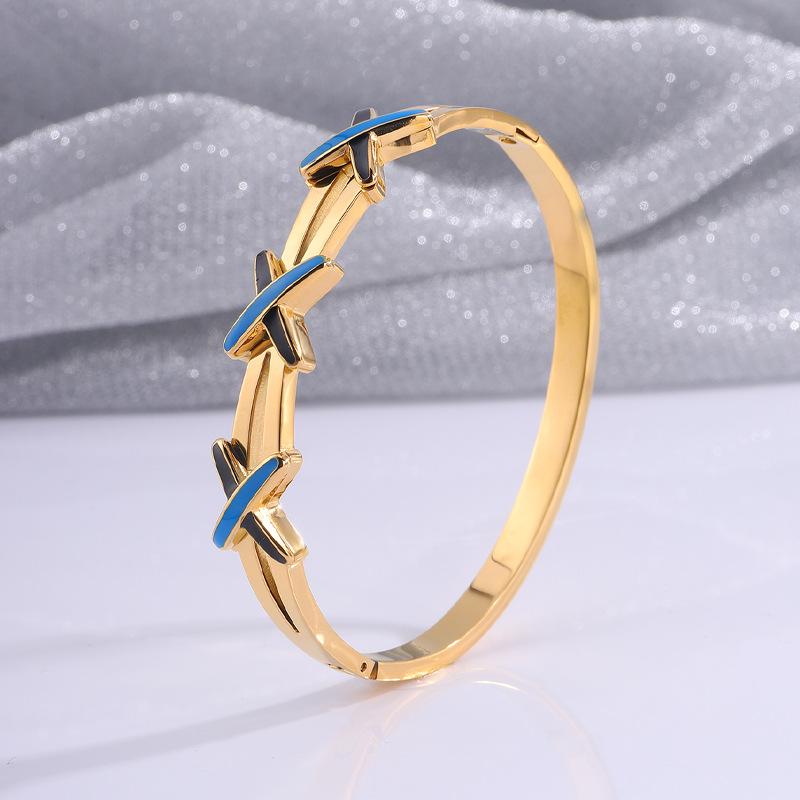 Cross Enamel Light Luxury, High-end and Fashionable Bracelets 17CM
