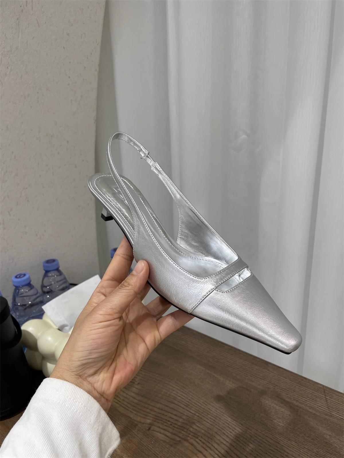 

Нишевая универсальная сумка, головные сандалии, женские тонкие каблуки, 2025 весна и осень, новинка, ремешок на одно слово, высокие каблуки, туфли с квадратным носком 39 серебряный