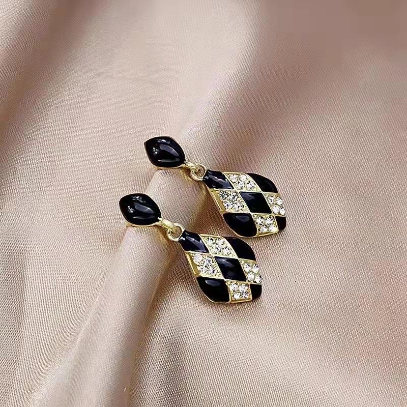 New Geometric Rhombus Drop Glaze Black White Checkerboard Earrings Women's Fashion Daily Accessory Party Jewelry Birthday Gifts
