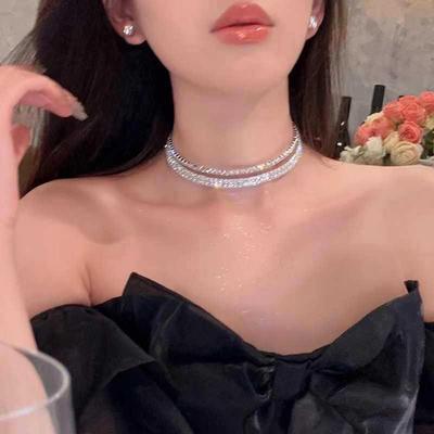 Elegant Diamond Choker Necklace: Luxurious Autumn/Winter Accessory for Stylish Celebrities