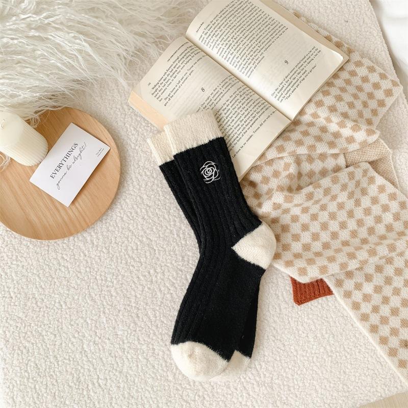 Шерстяные Носки Детские Сезонные Толстые Носки Средней Длины Вышивка Камелия Утепленные Теплые Кашемировые Носки Черно-Белые Чулки one size