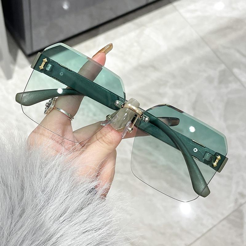 Fashion Rimless Sunglasses Women's Advanced Sense New Big Frame Slim UV Protective Sunglasses Gradient Luxury Eyewear