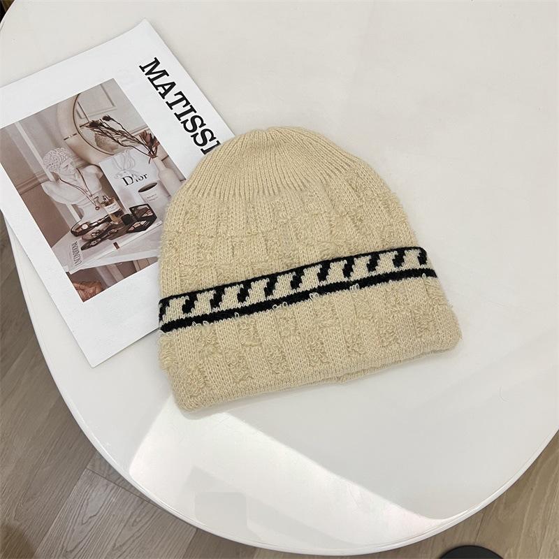 

Contrasting color brim, towel, thorn square pattern, wool hat, autumn and winter men s and women s warm fashion, curling head, cold hat Average size 55- 58CM бежевий