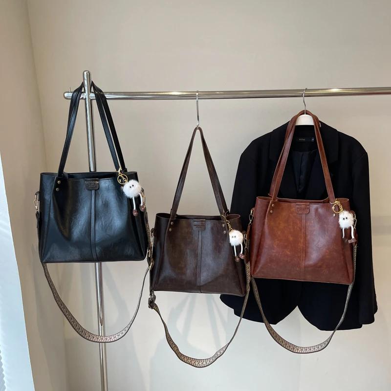 Large capacity bag for women  single shoulder bag  crossbody bag for university students  fashionable autumn and winter