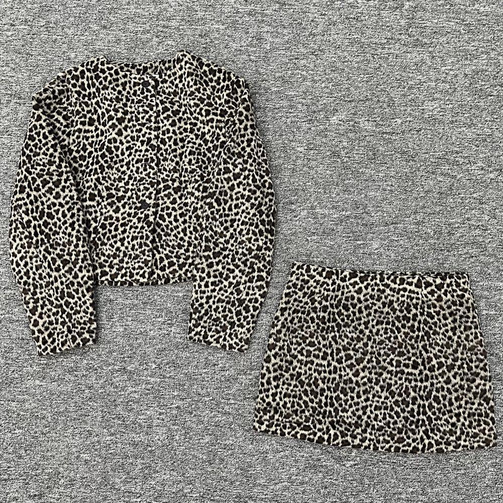 

2024 Autumn/Winter Women s Slim Leopard Print Coat & High Waist Midi Skirt Set Extra Small темно-серого