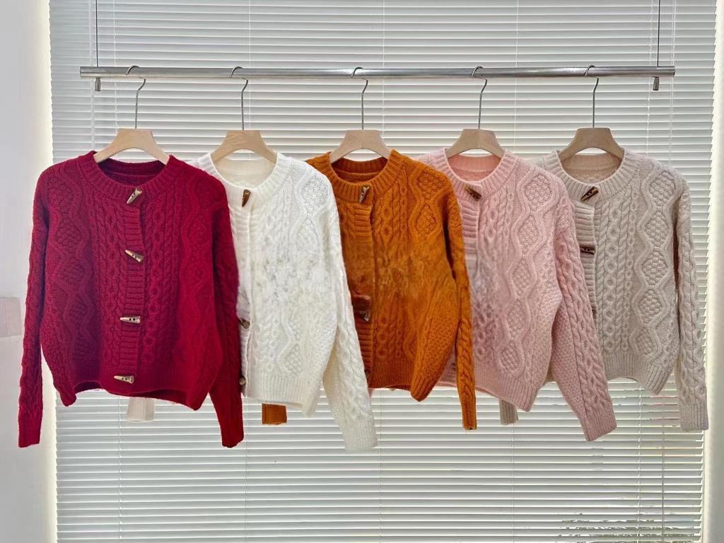 Korean Academy Style Round Neck Knit Cardigan with Horn Buttons for Women - Fall 2025