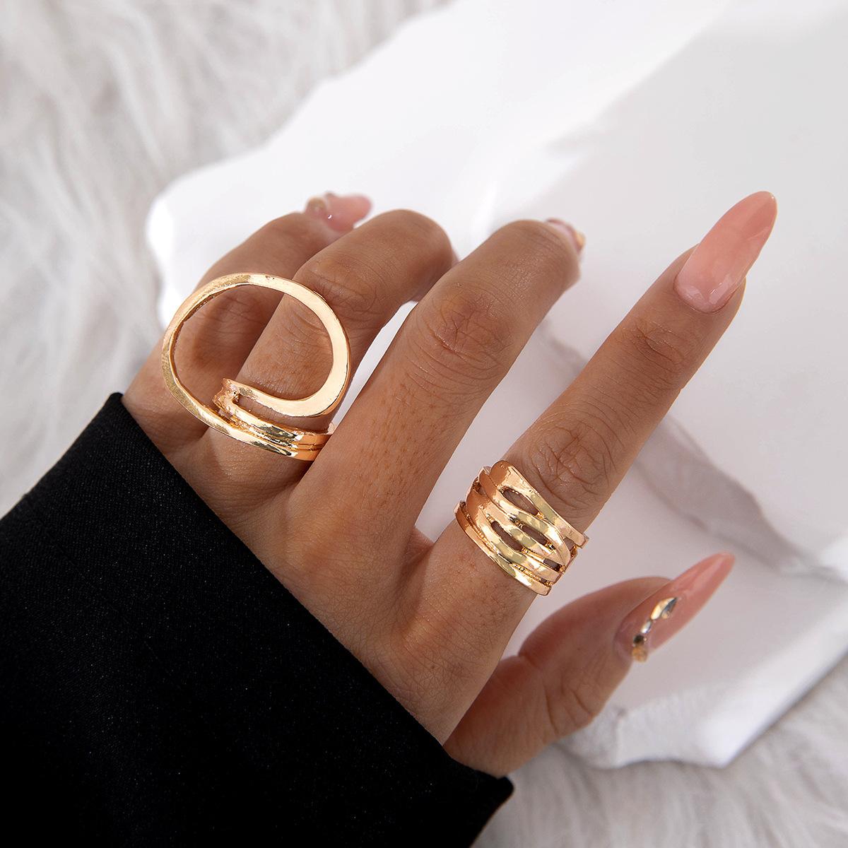Простой неправильный полый изогнутый набор колец из четырех частей, открытая гладкая поверхность, набор колец