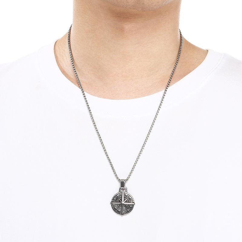 Vintage Stainless Steel Compass Pendant Necklace for Men Two Tone Directional Amulet Necklaces Retro Travel Jewelry Gift