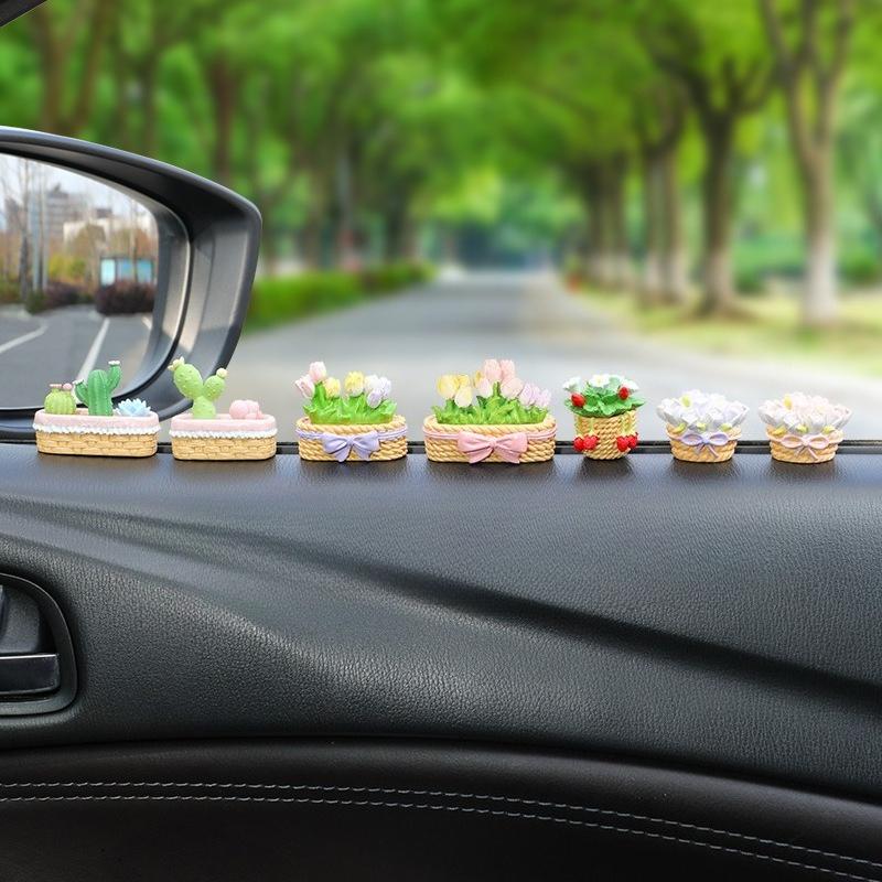 Hyacinth Multi-leaf Small Figurine, Cartoon Mini Car, Center Console Decoration, Strawberry Cute Car Accessory Figurine