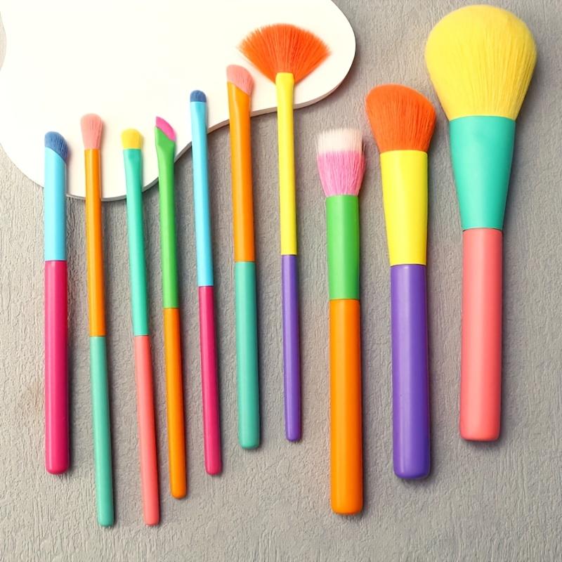 Ein Set mit 10 ultraweichen Regenbogen-Make-up-Pinsel, darunter Puder-, Lidschatten-, Rouge-, Augenbrauen- und Lippenpinsel