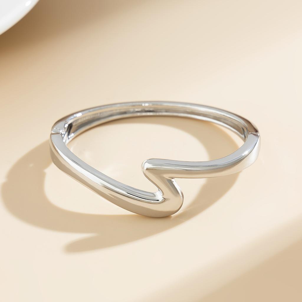 Sense Of Design Curved Z-Shaped Glossy Spring Bracelet Bracelet Niche Irregular Metal Bracelet