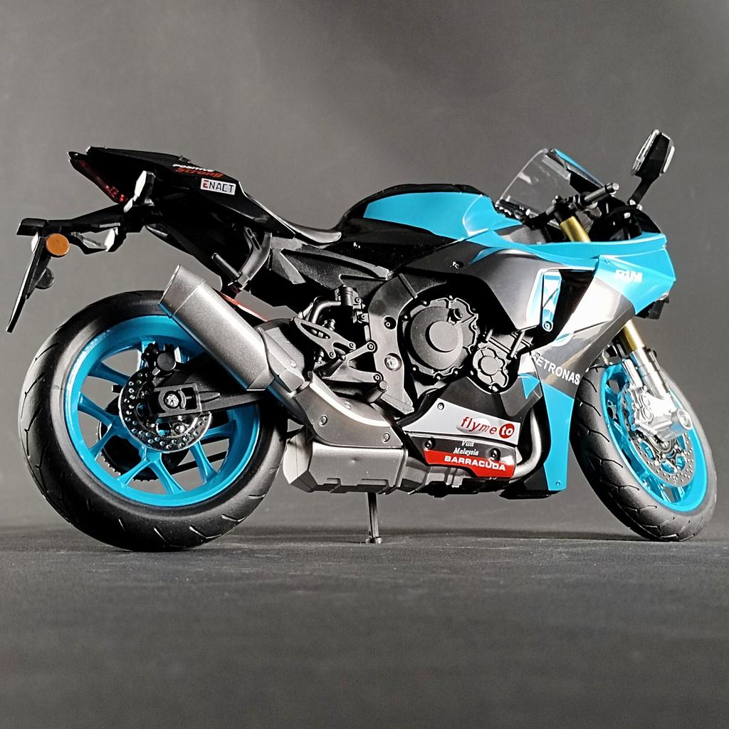 1/9 Scale Yamaha R1M Motorcycle Die Cast Model Car Alloy Metal Desktop Trendy Toy Decorations Sound & Light Birthday Gifts with Friend