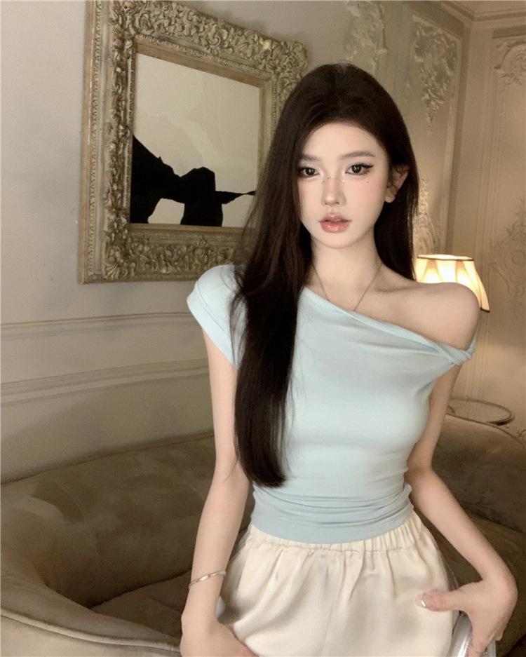 Summer's New Slim-fitting and Thin Sexy Hottie Top Irregular Slanted Shoulder Wrinkled Design Short-sleeved T-shirt Women