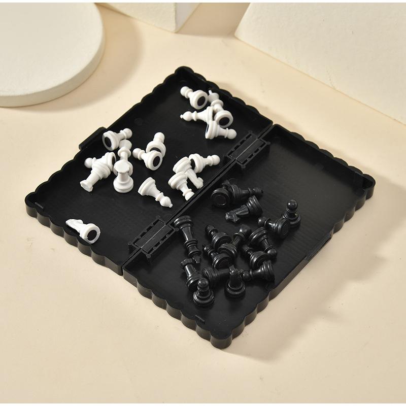 1/2/4PCS Mini Magnetic Chess Set Folding Magnetic Plastic Chessboard Board Game Portable Kid Toy Portable Outdoor 2026