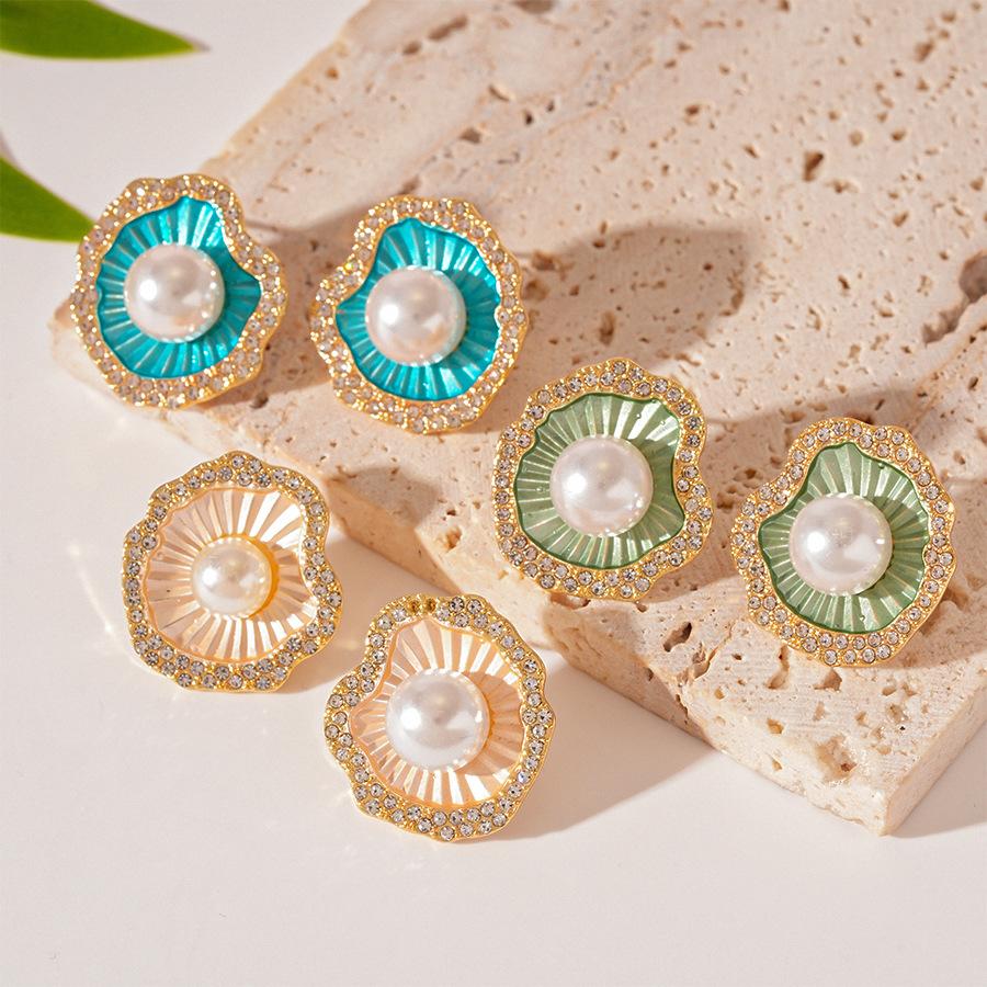 Spray paint with diamonds imitation pearl ruffle edge silver needle earrings fashion temperament earrings