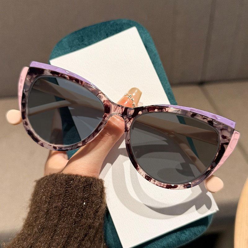 Fashion Spliced Contrast-colored Cat-eye Reading Sunglasses for Women Stylish Triangular Cat-eye and UV-blocking Sunglasses +4.0