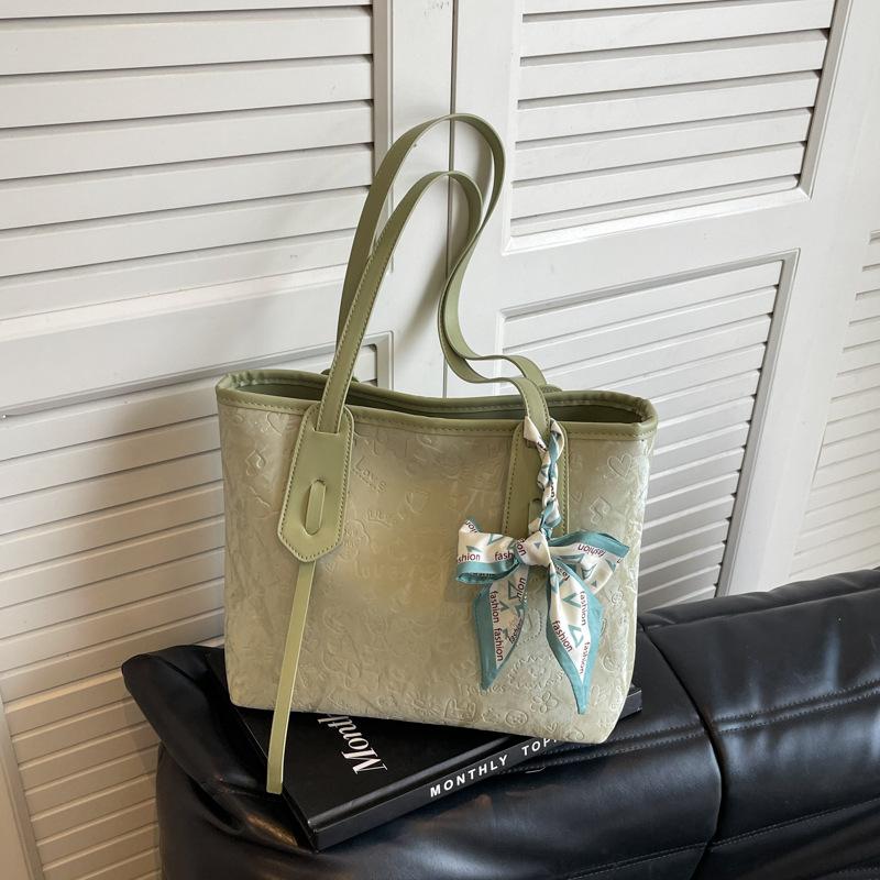 

Textured tote bag women s new large-capacity versatile bag fashionable and popular shoulder bag casual class bag зелений